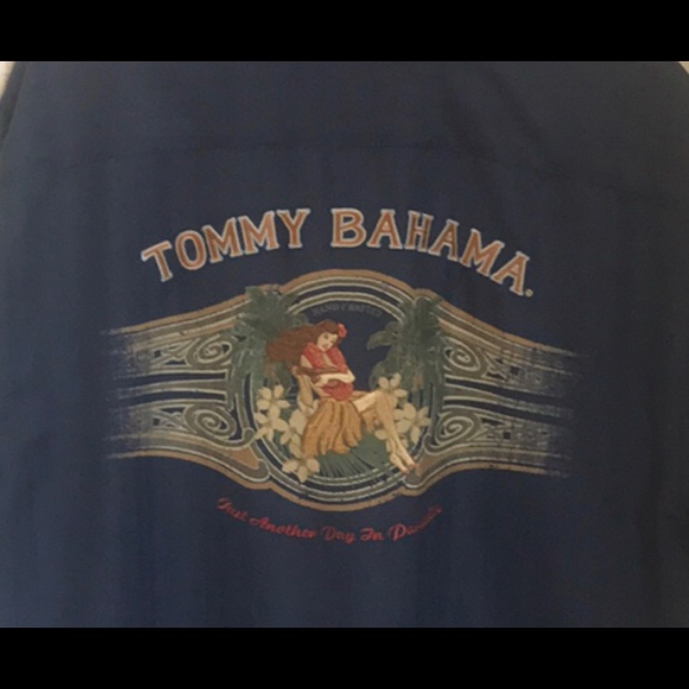 Tommy Bahama men’s embroidered shirt